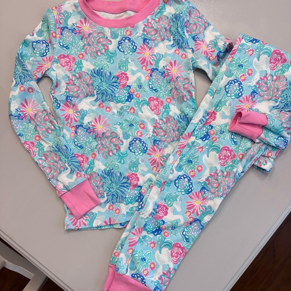 Size 8 Lilly Pulitzer girls pajamas “Unicorns in Bloom” EUC